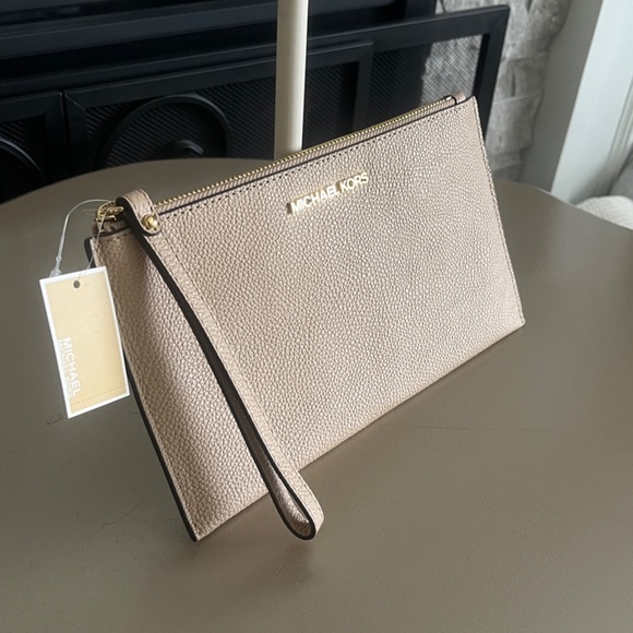 Michael Kors Jet Set Wristlet Tan Zipper Clutch - Picture 7 of 9